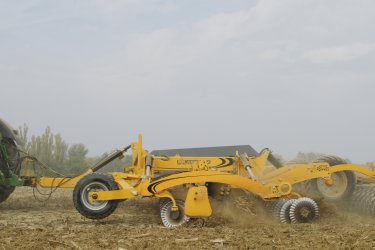 Zpracování půdy podrýváním bez mísení půdních vrstev