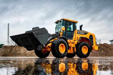 Bezpečnější, chytřejší a efektivnější kolové nakladače