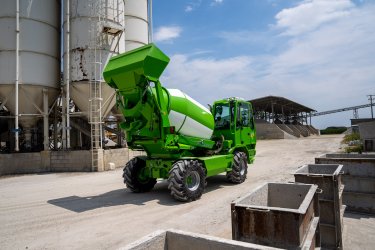 7. Mobilní míchačka betonu DBM
