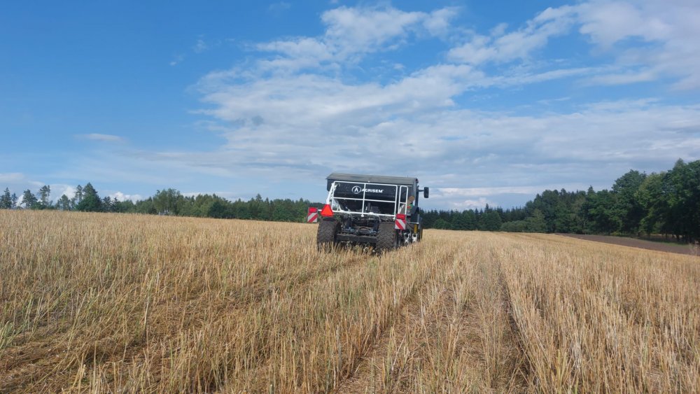 Foto 1 Využití asistovaného řízení při no-till setí.jpg
