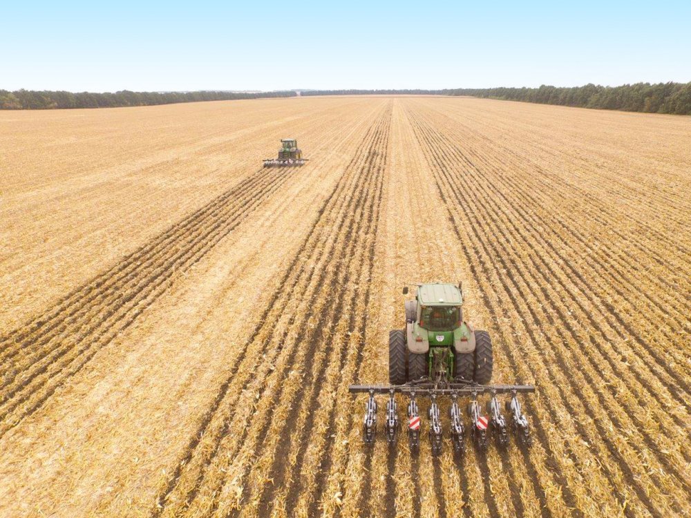 Foto 2 Využití asistovaného řízení při strip-till.jpg